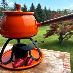 MCM VTG 1970s Orange Aluminum Fondue Pot Burner & stand &Lid
Wood Handle Retro